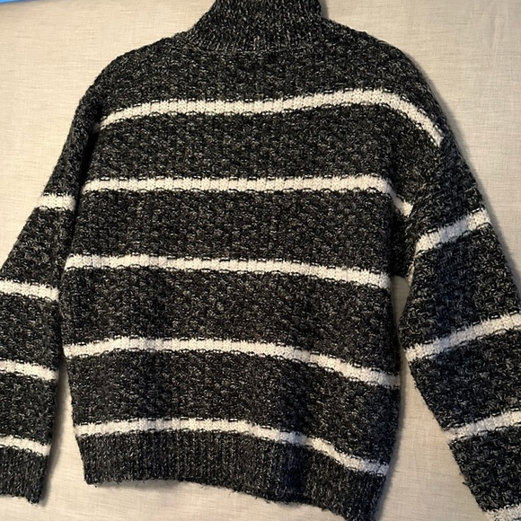 Lumiere Women’s size medium Cowlneck Striped Sweater - Picture 4 of 6